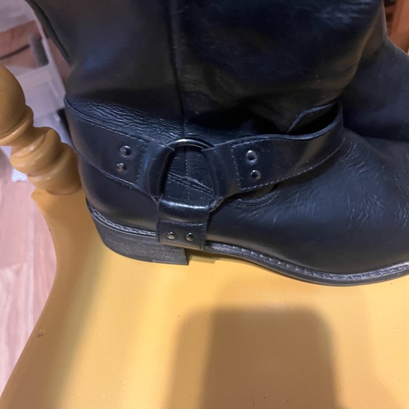 Black Leather Knee-High Boots - Picture 4 of 8